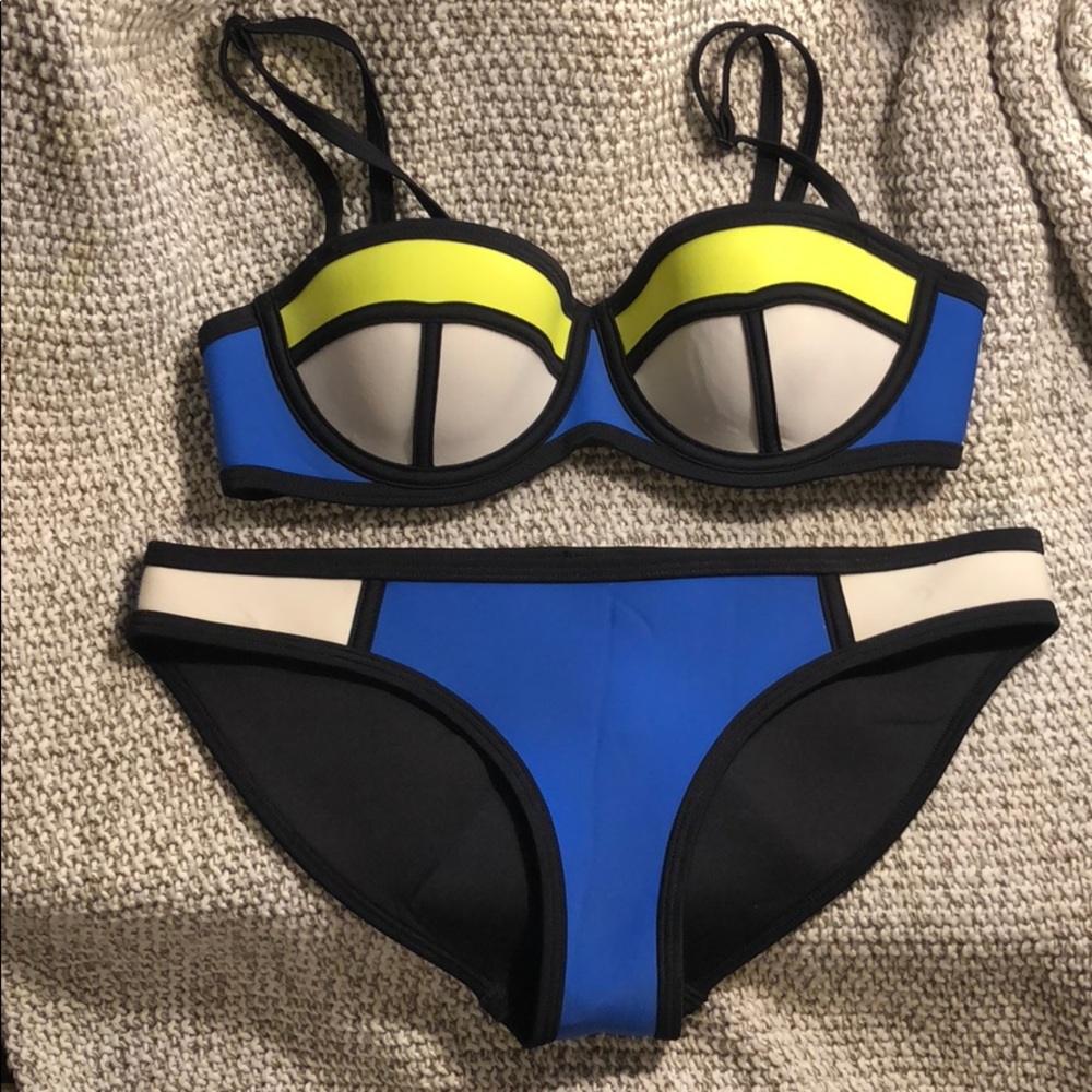 Beautiful Triangl Swimsuit XS 💙💛